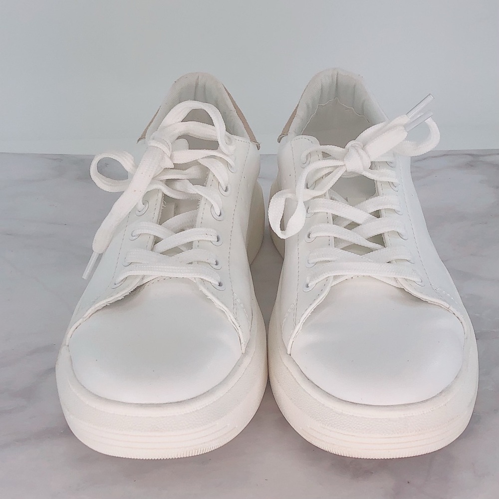 White sneakers 7.5 woman.